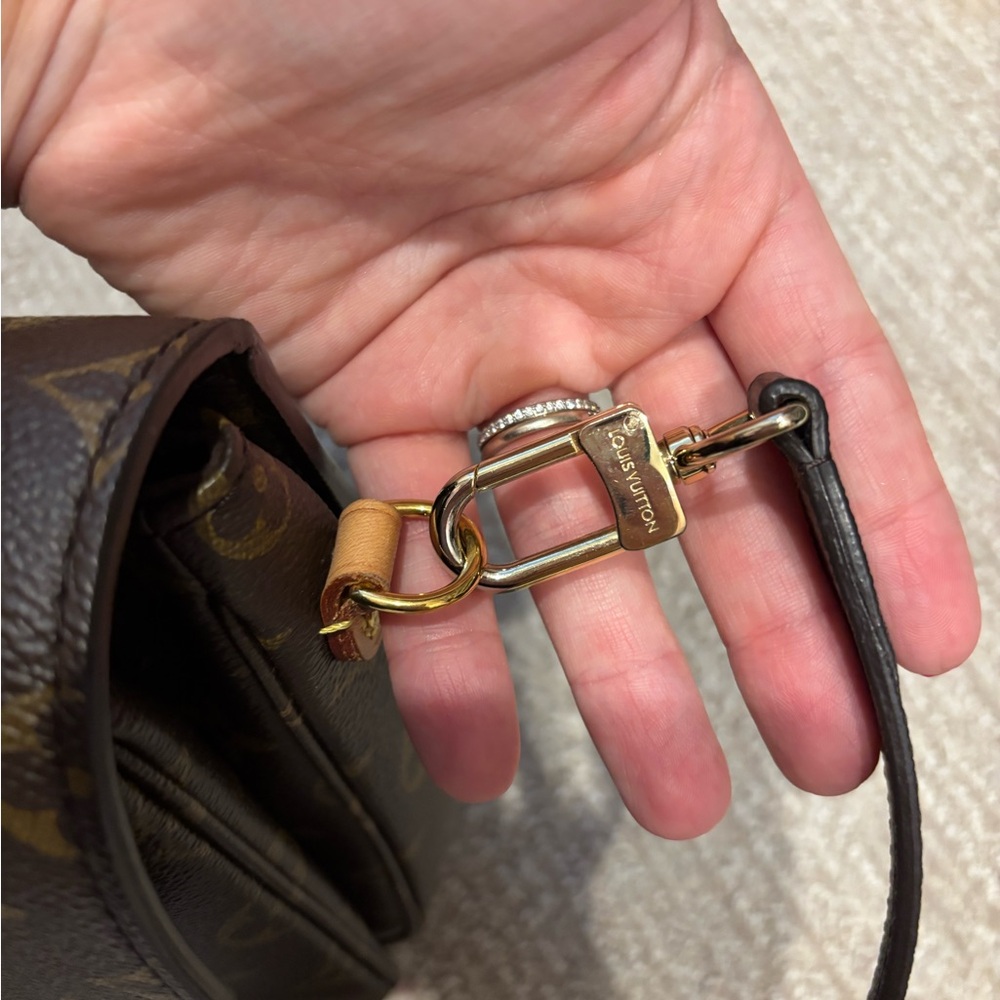 LOUIS VUITTON Pochette Métis - Picture 7 of 11